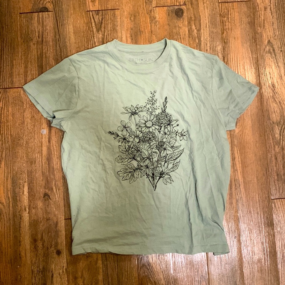 Woman’s medium casual t shirt
